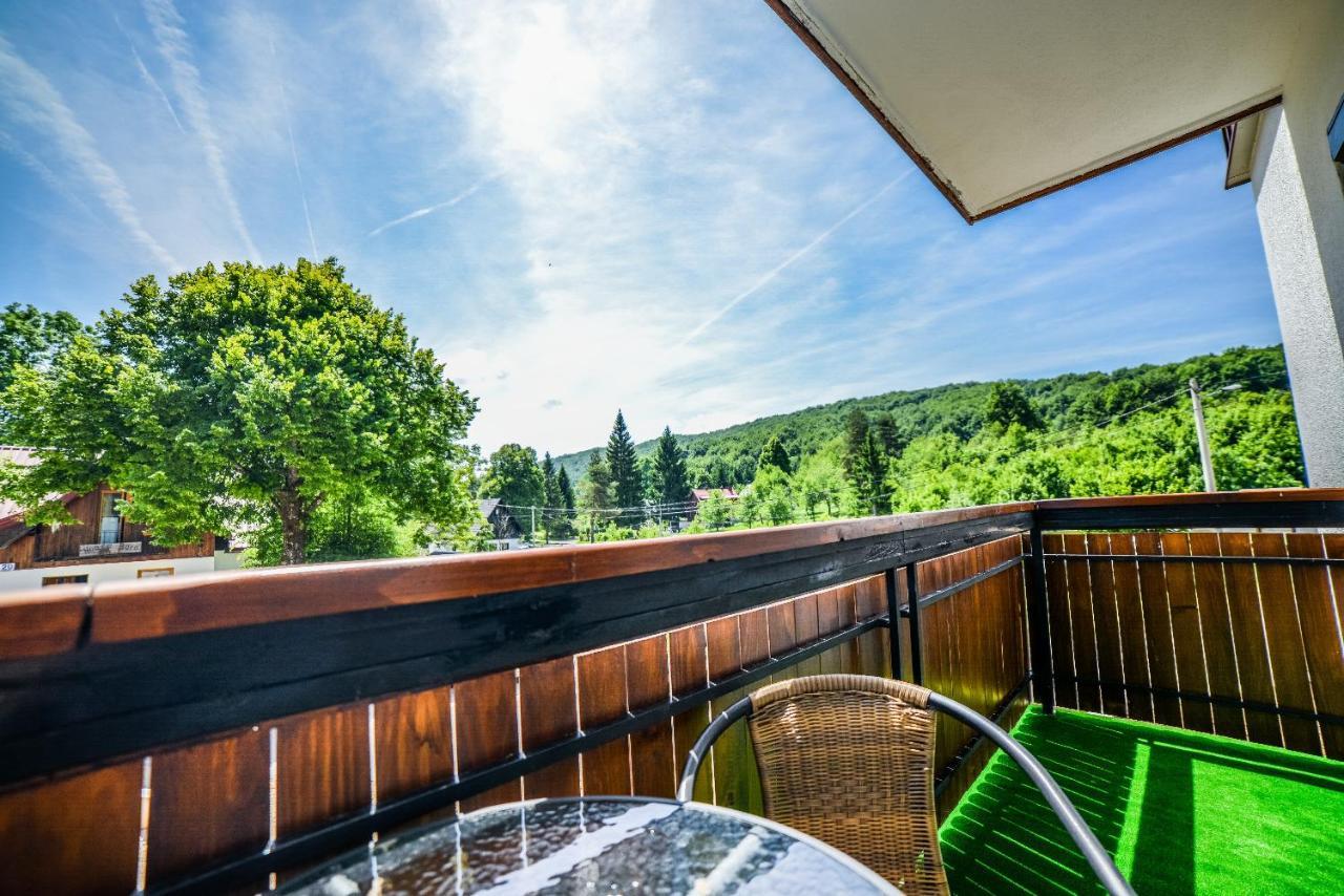 Sixteen Lakes Guest House Jezerce Exterior foto